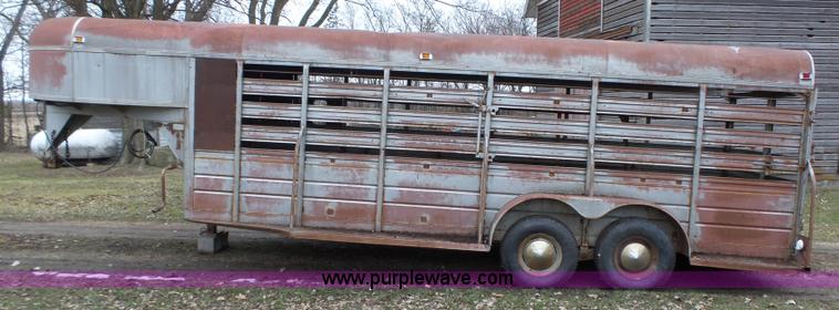 image for item L5582 1980 WW livestock trailer