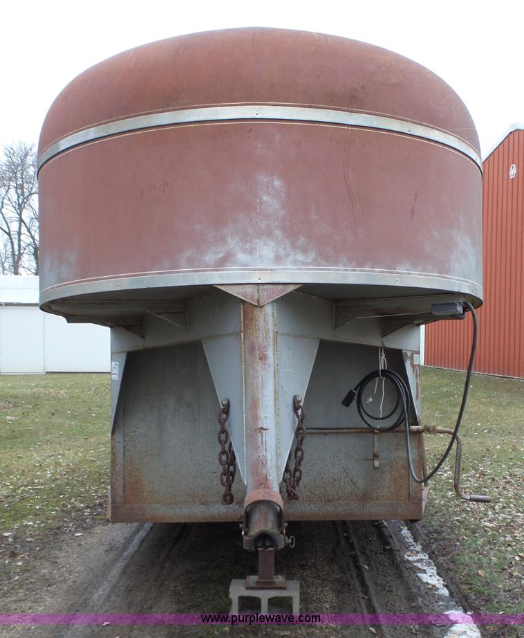image for item L5582 1980 WW livestock trailer