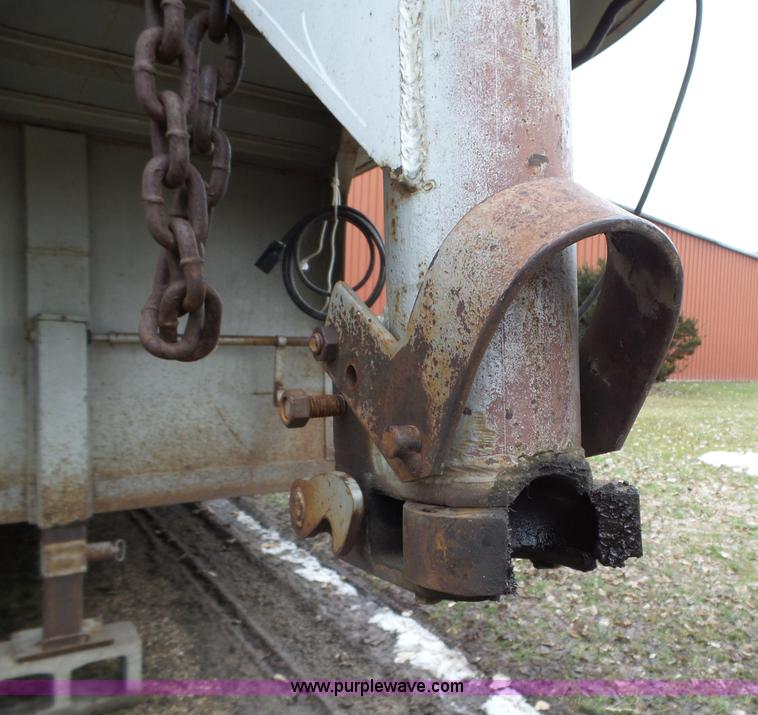 image for item L5582 1980 WW livestock trailer