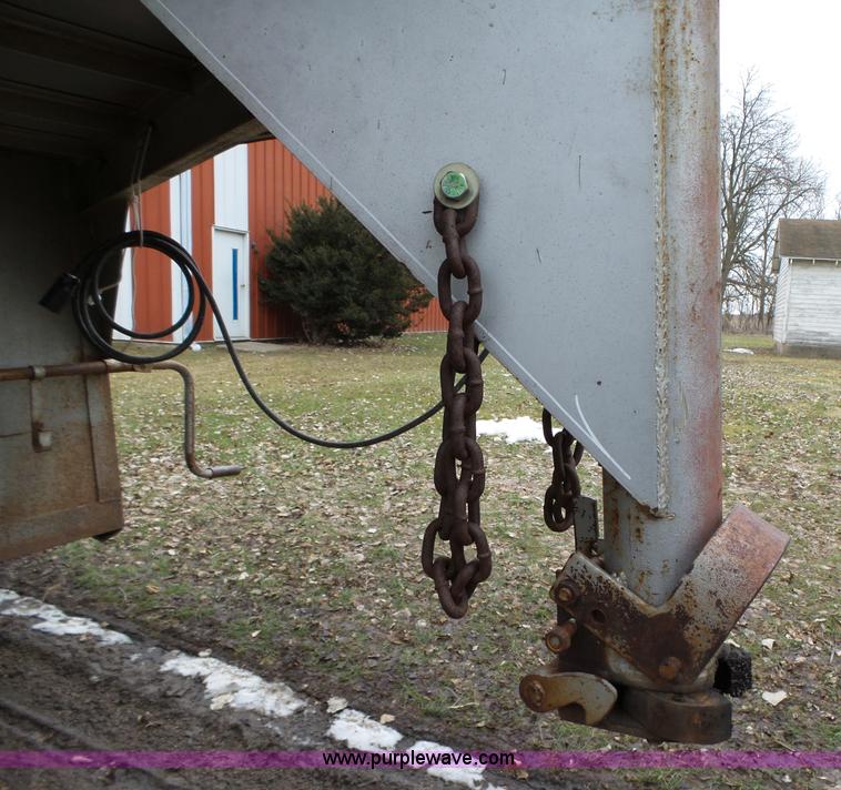 image for item L5582 1980 WW livestock trailer