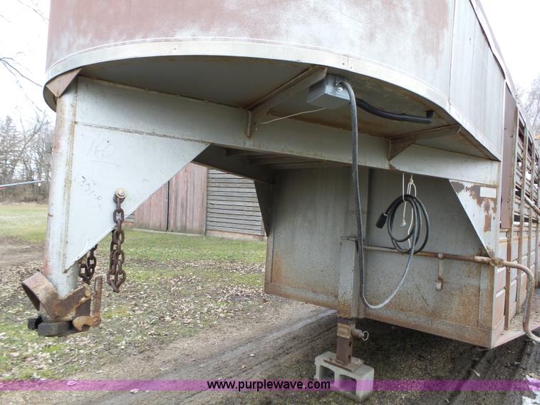 image for item L5582 1980 WW livestock trailer