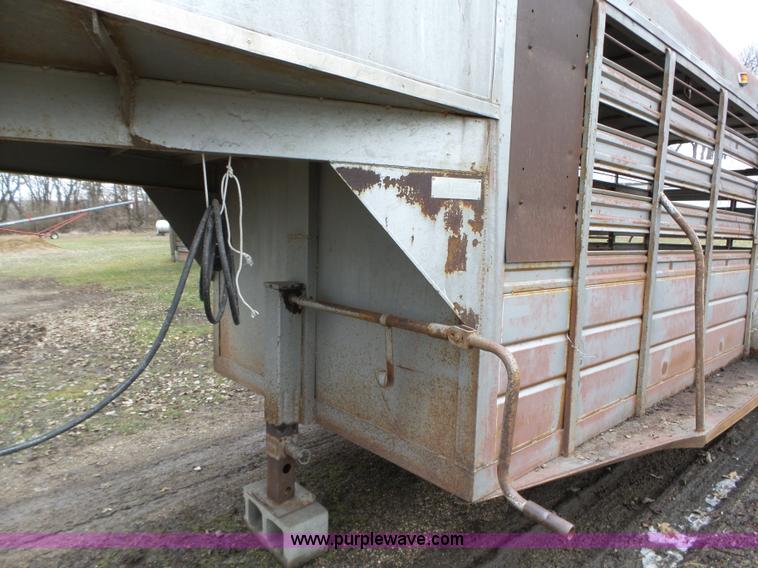 image for item L5582 1980 WW livestock trailer