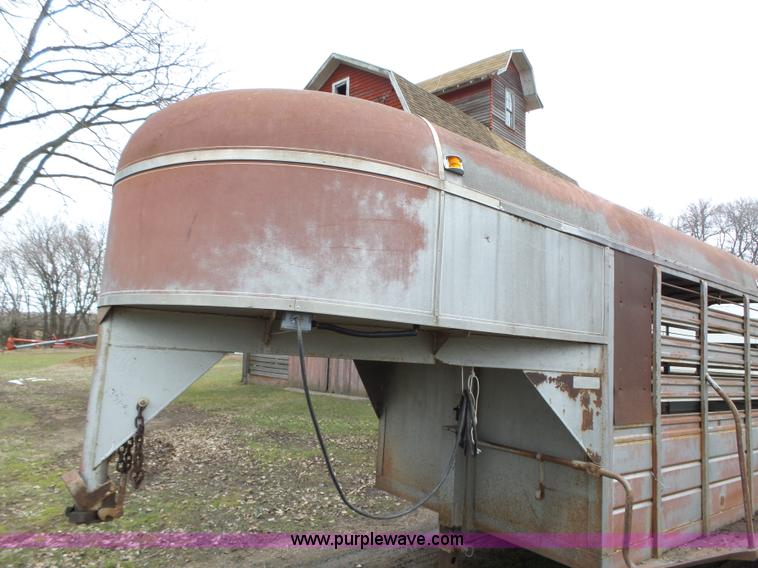 image for item L5582 1980 WW livestock trailer