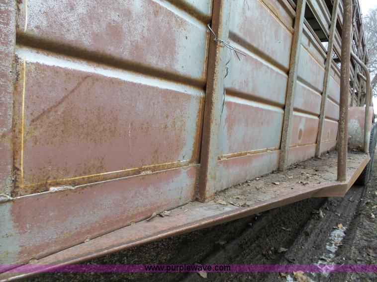 image for item L5582 1980 WW livestock trailer