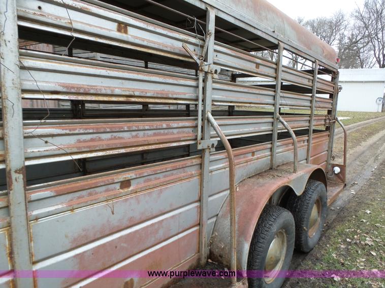 image for item L5582 1980 WW livestock trailer