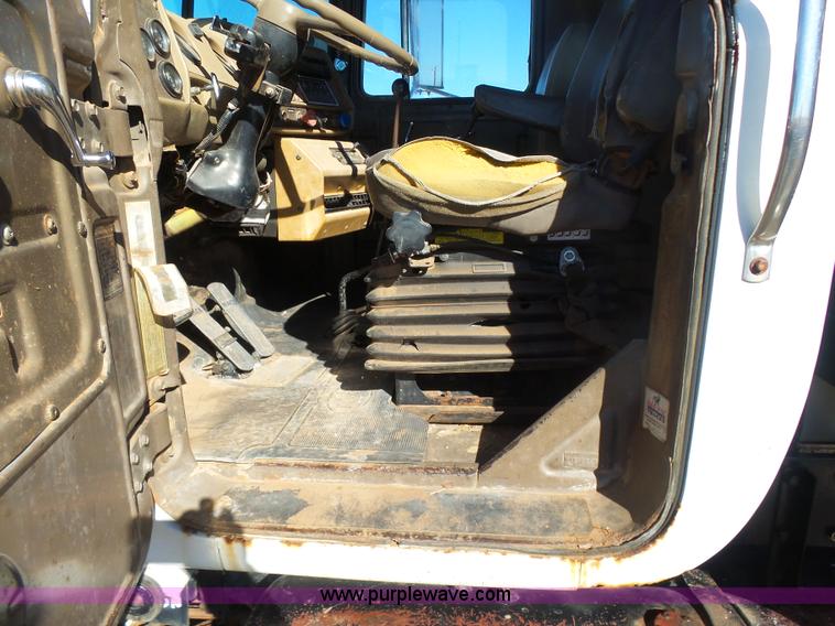 image for item L6213 1982 Mack grain truck