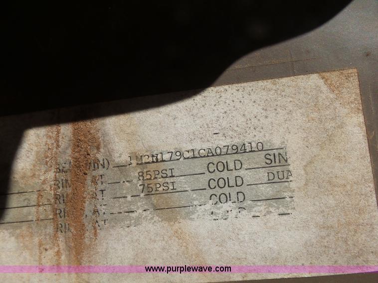 image for item L6213 1982 Mack grain truck