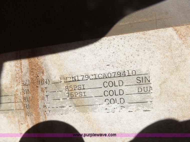 image for item L6213 1982 Mack grain truck