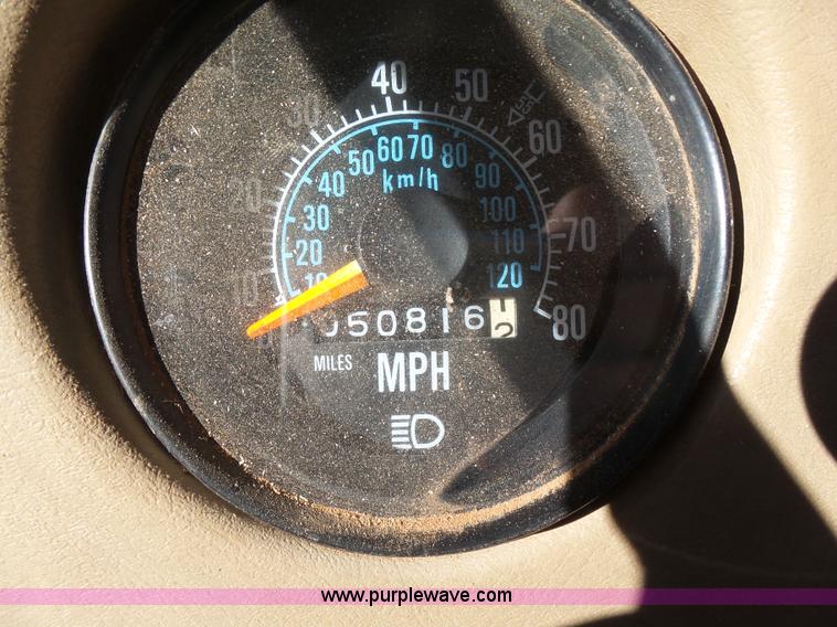 image for item L6213 1982 Mack grain truck