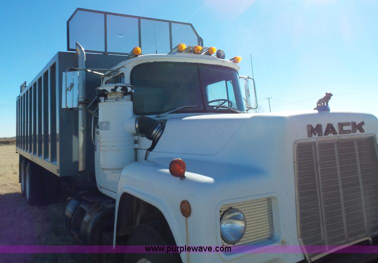 image for item L6213 1982 Mack grain truck