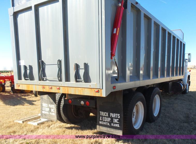 image for item L6213 1982 Mack grain truck