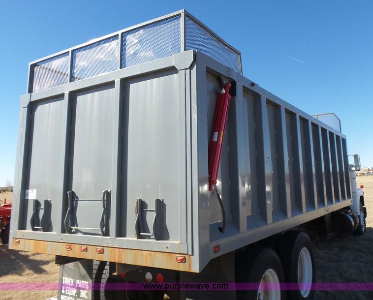 image for item L6213 1982 Mack grain truck