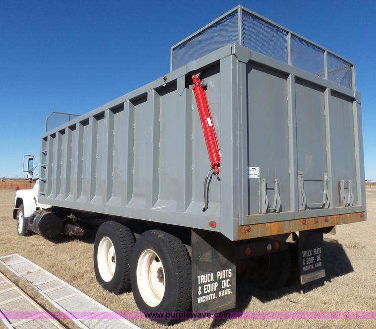 image for item L6213 1982 Mack grain truck
