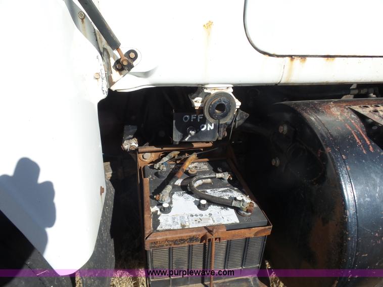 image for item L6213 1982 Mack grain truck