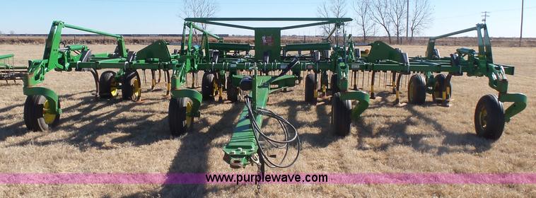 image for item L6215 John Deere 2410 chisel plow