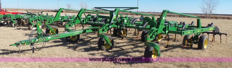 image for item L6215 John Deere 2410 chisel plow