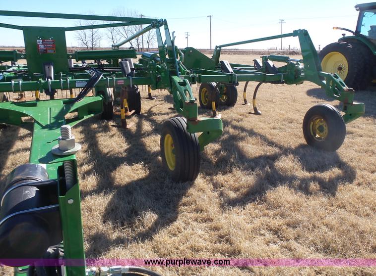 image for item L6215 John Deere 2410 chisel plow