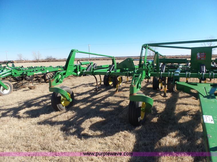 image for item L6215 John Deere 2410 chisel plow