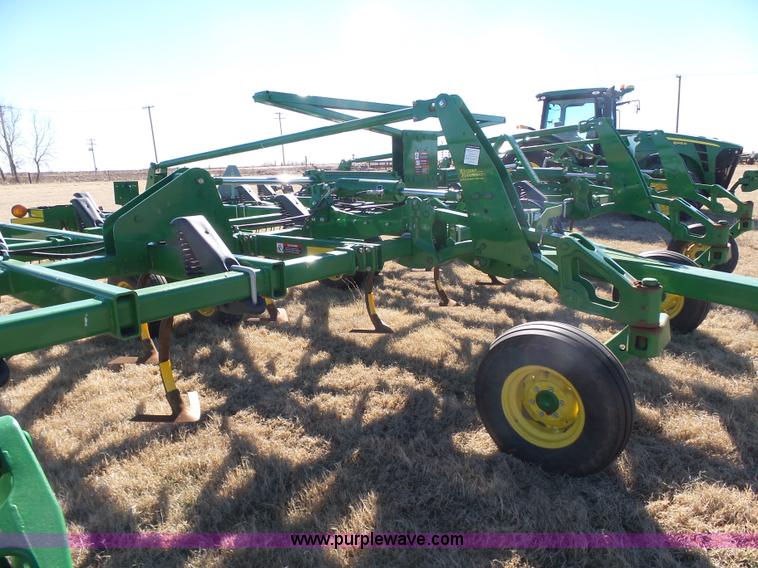 image for item L6215 John Deere 2410 chisel plow