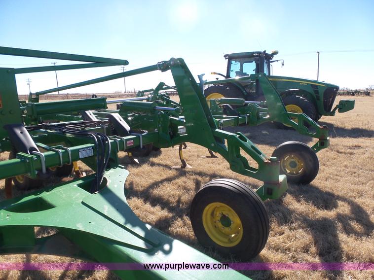 image for item L6215 John Deere 2410 chisel plow