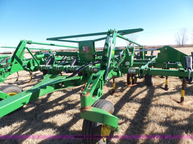 image for item L6215 John Deere 2410 chisel plow