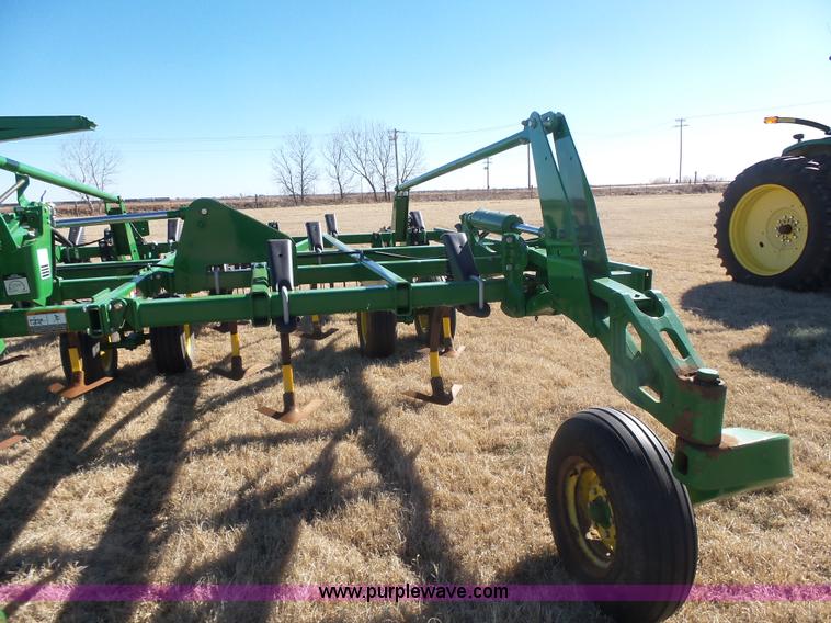 image for item L6215 John Deere 2410 chisel plow