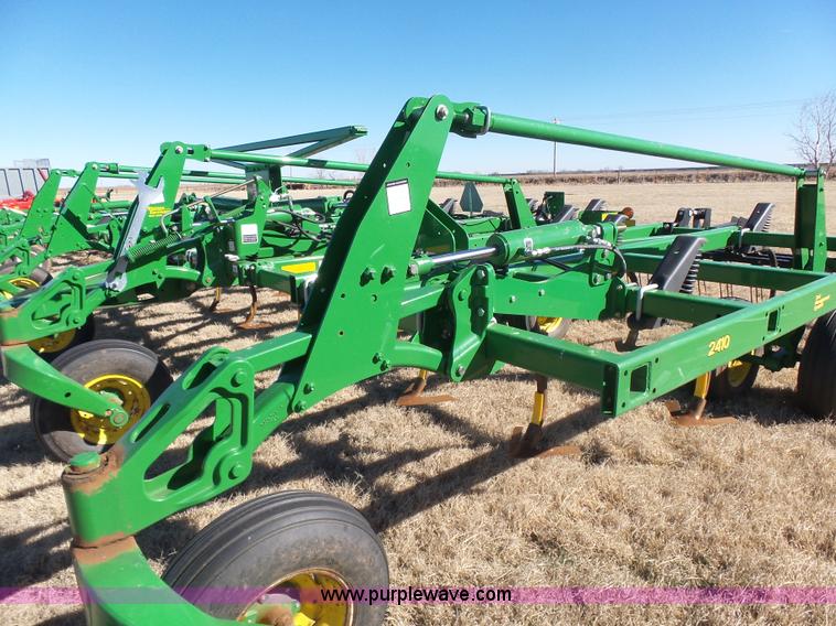 image for item L6215 John Deere 2410 chisel plow