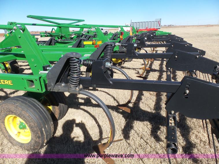 image for item L6215 John Deere 2410 chisel plow