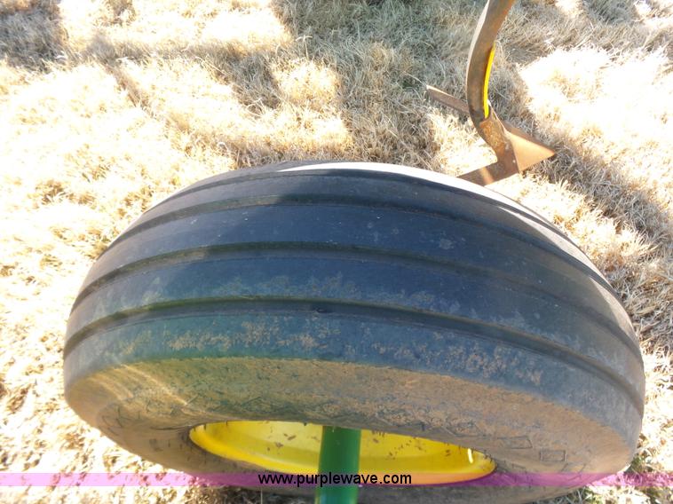 image for item L6215 John Deere 2410 chisel plow