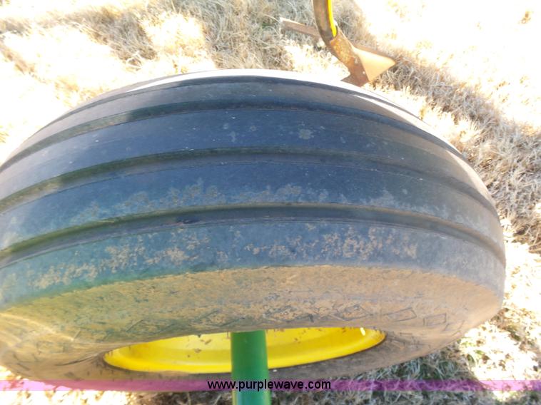 image for item L6215 John Deere 2410 chisel plow