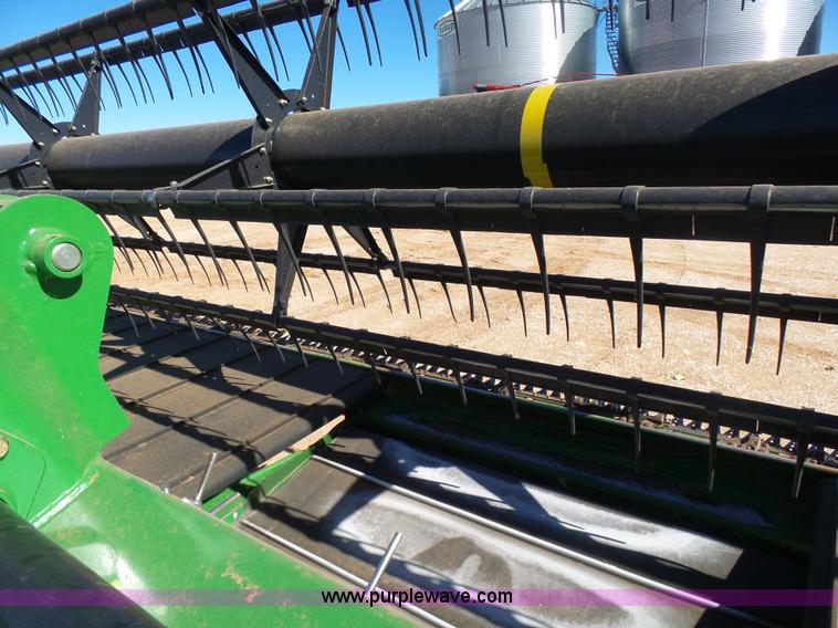 image for item L6220 2010 John Deere 635D draper head