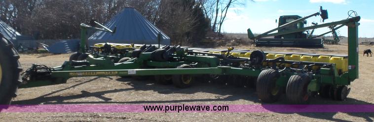 image for item L6236 John Deere 1780 Conservation 16/31 split-row planter