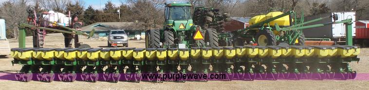 image for item L6236 John Deere 1780 Conservation 16/31 split-row planter