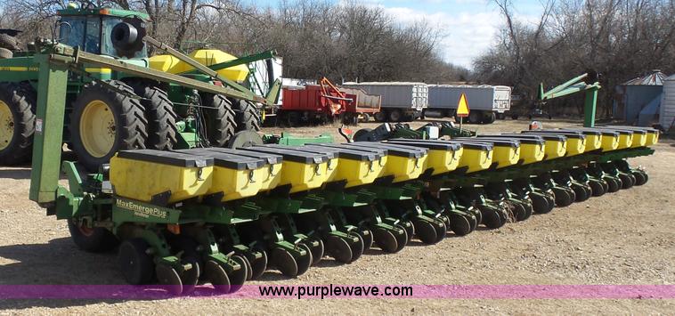image for item L6236 John Deere 1780 Conservation 16/31 split-row planter