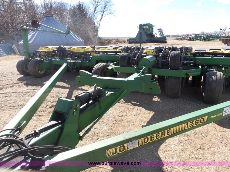 image for item L6236 John Deere 1780 Conservation 16/31 split-row planter