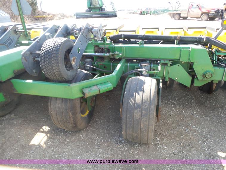 image for item L6236 John Deere 1780 Conservation 16/31 split-row planter