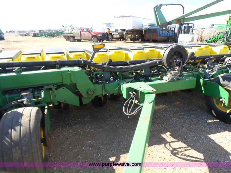 image for item L6236 John Deere 1780 Conservation 16/31 split-row planter