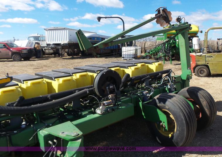 image for item L6236 John Deere 1780 Conservation 16/31 split-row planter