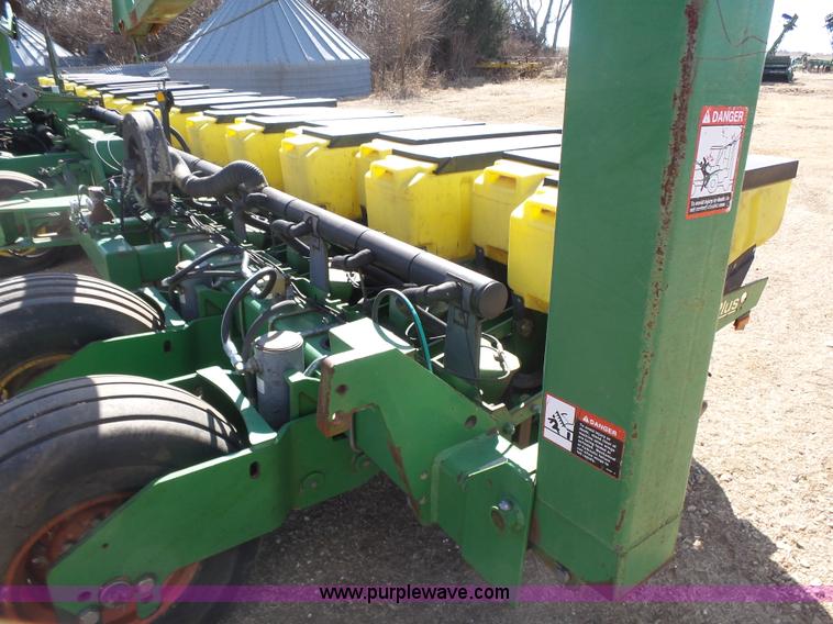 image for item L6236 John Deere 1780 Conservation 16/31 split-row planter