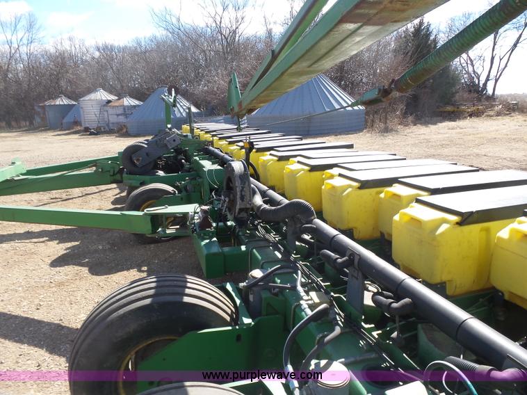 image for item L6236 John Deere 1780 Conservation 16/31 split-row planter