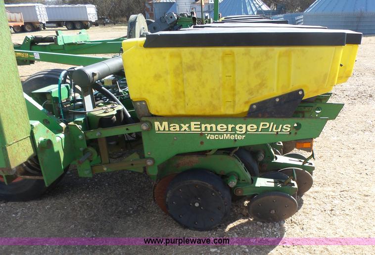 image for item L6236 John Deere 1780 Conservation 16/31 split-row planter