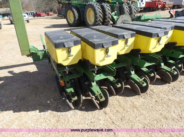 image for item L6236 John Deere 1780 Conservation 16/31 split-row planter