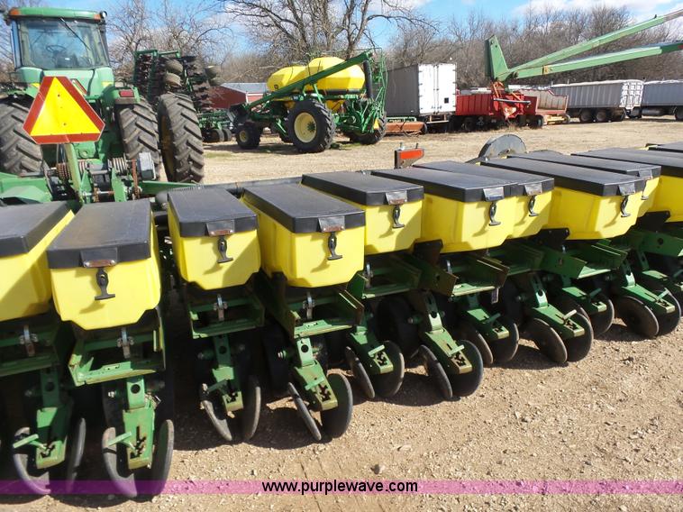 image for item L6236 John Deere 1780 Conservation 16/31 split-row planter