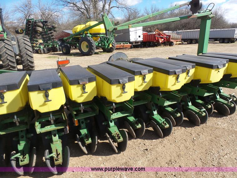 image for item L6236 John Deere 1780 Conservation 16/31 split-row planter