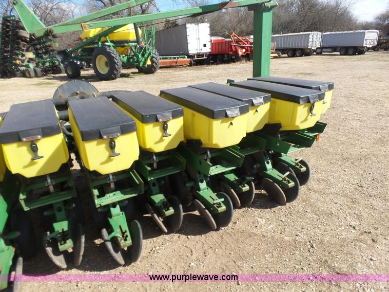 image for item L6236 John Deere 1780 Conservation 16/31 split-row planter