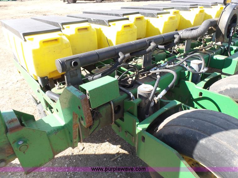image for item L6236 John Deere 1780 Conservation 16/31 split-row planter