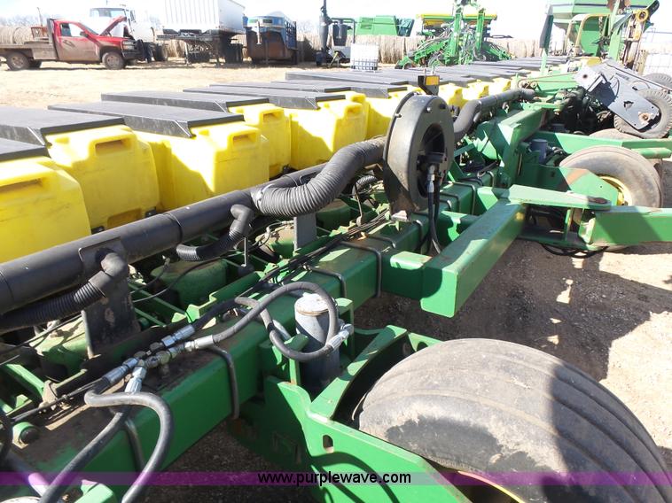 image for item L6236 John Deere 1780 Conservation 16/31 split-row planter