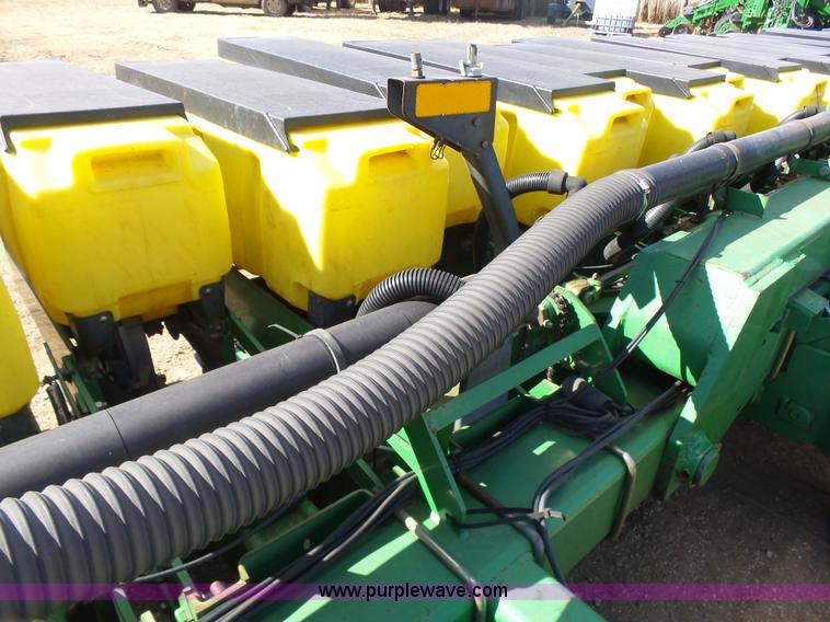 image for item L6236 John Deere 1780 Conservation 16/31 split-row planter