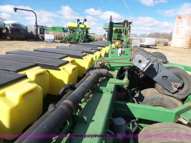 image for item L6236 John Deere 1780 Conservation 16/31 split-row planter