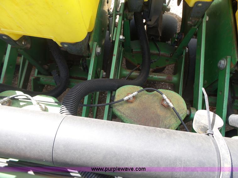 image for item L6236 John Deere 1780 Conservation 16/31 split-row planter